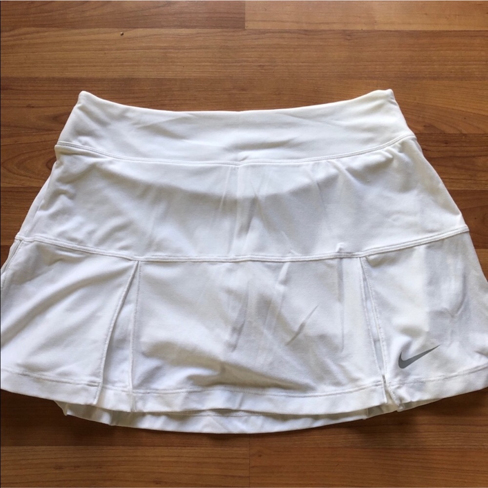 White nike tennis skirt